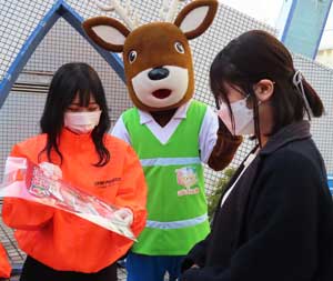 広島県警が若者に防犯アプリの普及・啓発キャンペーンを実施