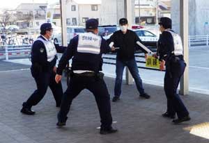 岐阜県警がバスターミナルでテロ対応訓練を実施