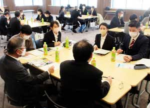 
岡山県警で学生防犯ボランティアフォーラムを開催