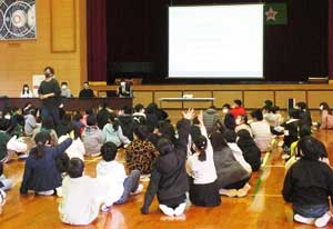 
佐賀県警で専門学生による小・中学生に情報セキュリティの授業