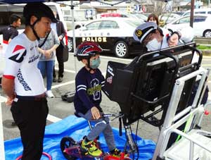 福岡県うきは署と久留米署が自転車用ヘルメットの着用啓発キャンペーンを実施