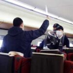 埼玉県警鉄警隊が走行中の新幹線でテロ対処総合訓練を実施