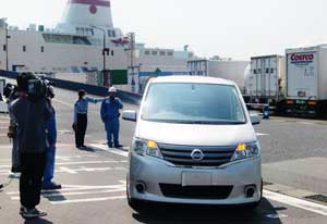 福岡県警がフェリーターミナルで飲酒運転発見時の訓練を実施