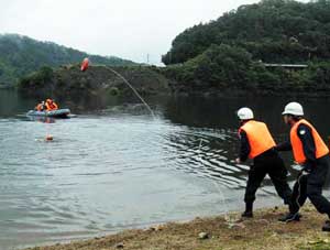 広島県安芸高田署・山県署で関係機関合同の水難救助訓練