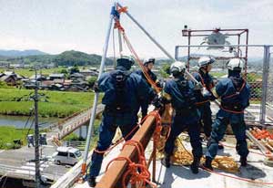 鳥取県警機動隊と鳥取署が合同で災害救助訓練を実施
