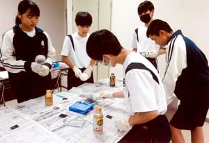広島県竹原署が中学生5人を職場体験で受け入れ