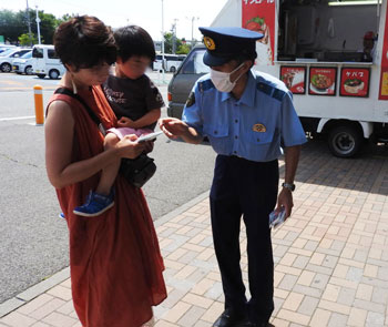  長野県警が県と連携して子供の車内放置防止の広報啓発活動