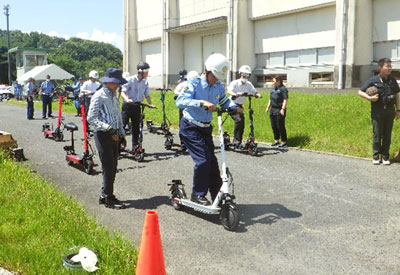 滋賀県警で電動キックボードの特性等学ぶ研修会を開催