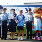 静岡県磐田署が女子サッカー・大間由樹選手を一日警察署長に迎えて街頭広報活動
