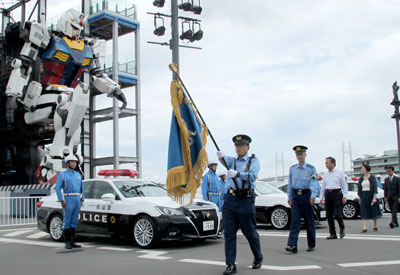 神奈川県警がガンダムファクトリーで交通安全運動出発式