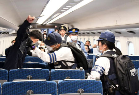 愛知・岐阜県警鉄警隊とJR東海が新幹線車両を活用した緊急事態対処訓練
