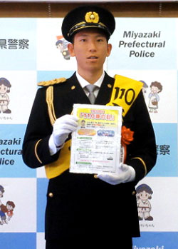宮崎県警で110番の日広報活動　プロ野球・巨人の若きエースが適正利用を呼び掛け