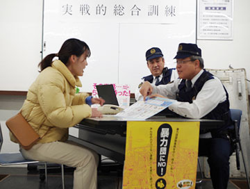 福岡県田川署で外国人に対する応接訓練　ベテラン地域警察官が適切な対応学ぶ