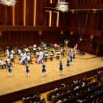 福岡県警音楽隊が第59回定期演奏会　熊本県警音楽隊も賛助出演で迫力ある演奏・演技を披露