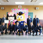 愛知県知多署がふるさとのマスコット「梅子」に広報活動貢献の感謝状贈る