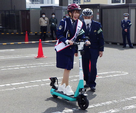 愛知県瑞穂署で特定原付等を使った交通安全キャンペーン