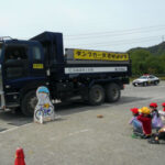 愛知県豊田署でトラックの危険性教える小学生への交通安全教室