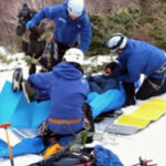 旭川方面稚内署が利尻山で山岳遭難救助訓練