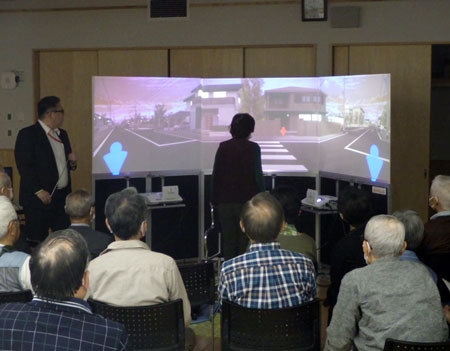 広島県福山東署で高齢者の体験型交通安全教室を開催