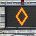 長崎県警で横断歩道予告表示「ダイヤマーク」の啓発活動を展開