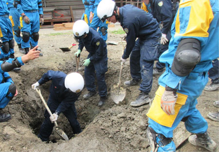 奈良県警察学校で機動隊員による災害警備訓練を実施