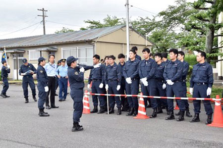 岐阜県警で中部管区機動隊と方面別機動隊の合同訓練