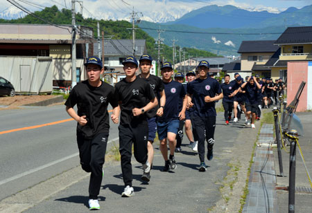 長野県警察学校で伝統の室別対抗皆神山マラソン大会