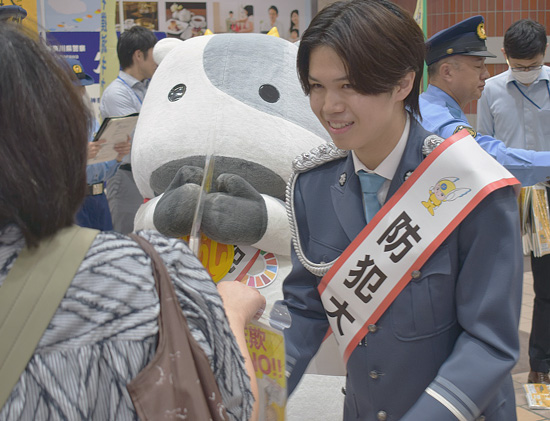 神奈川県警がサギ撲滅キャンペーン　パリ五輪金メダリストに防犯大使を委嘱