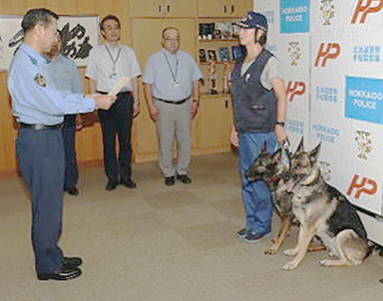 札幌方面手稲署がジャーマンシェパードを嘱託警察犬に　管内の訓練指導手が２頭合格