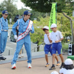 岩手県警高速隊が競歩日本代表迎え交通安全イベント　競歩も運転もルール順守を