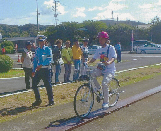 外国人技能実習生22人が自転車の安全運転学ぶ　長崎県江迎署など３署が教室開く