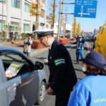 「人も車も"ゆず"り合い」　警視庁南大沢署で冬至にゆず配る交通安全啓発