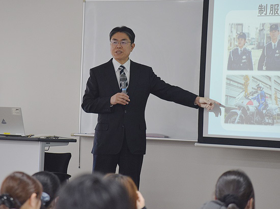 治安への関心高めて　静岡県警本部長が常葉大学で犯罪情勢などの講義