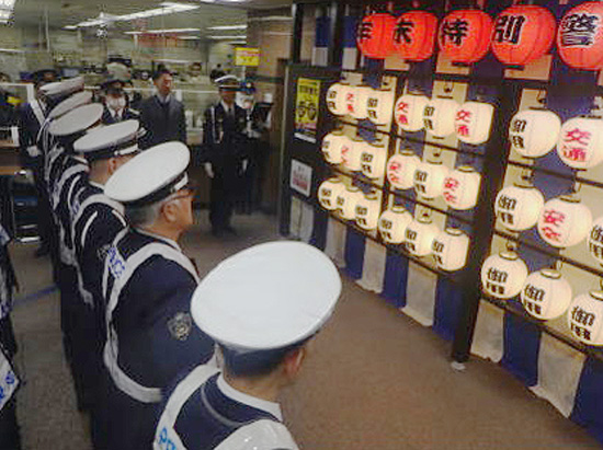 愛知県南署が「南町奉行所」の提灯飾る