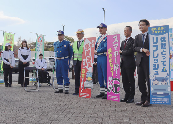 パラリンピアンを一日高速隊長に　愛知県警が交通安全キャンペーン