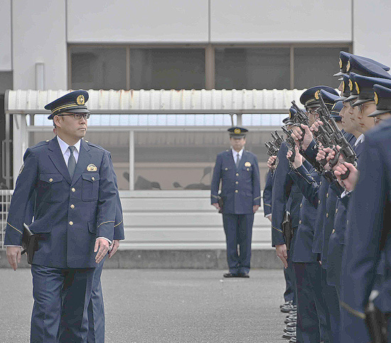 佐賀県警で年頭の本部長点検　士気旺盛な姿示す