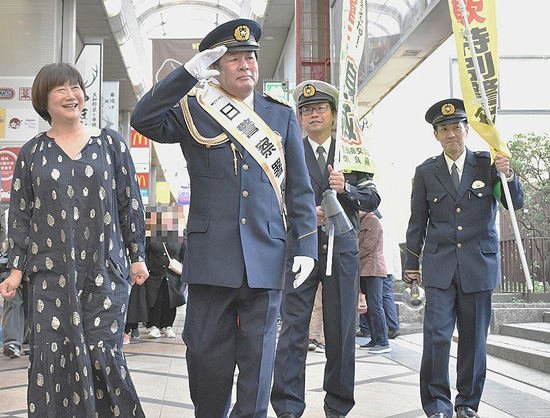 飲酒運転「あきまへんで」　俳優・赤井英和さんが呼びかけ