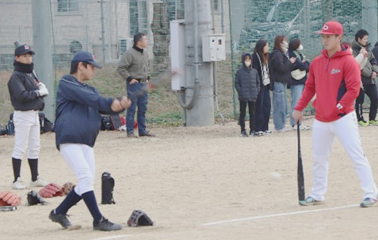 広島カープの選手迎え　中学生野球教室