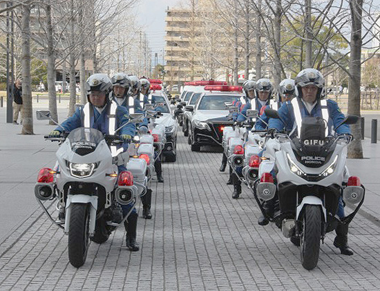 岐阜県警が交通安全運動出発式　白バイ・パトカー20台が集合