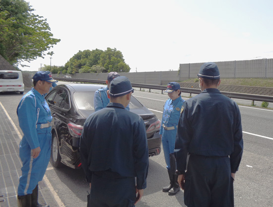 奈良県警交機隊の新隊員が殉職事故現場を訪問　安全の最優先誓う