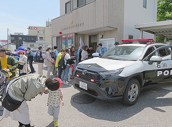 伝統祭事「青柏祭」で　石川県七尾署が警察職員の募集広報