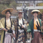 桜まつりの大名行列に武士に扮した署長ら3人が参加