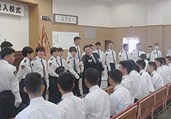 気軽に相談を　広島県警の若手警察官が初任科生を支援