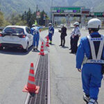 高速道路での逆走事故防げ　岐阜県警がICで広報活動