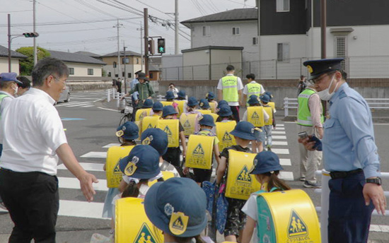 ながら見守り活動の促進へ　栃木県宇都宮東署が小学校2校で広報活動