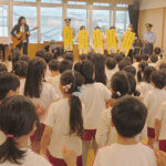 静岡県富士署が歌う防犯広報大使迎え幼稚園で防犯教室　「いかのおすし」の啓発ソング