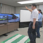 奈良県警本部長が交通安全教育資機材を視察