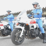 奈良県警交機隊で新隊員2人の白バイ貸与式行う