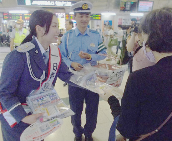 女子カーリング「フォルティウス」が交通安全活動　札幌方面北署の一日署長に