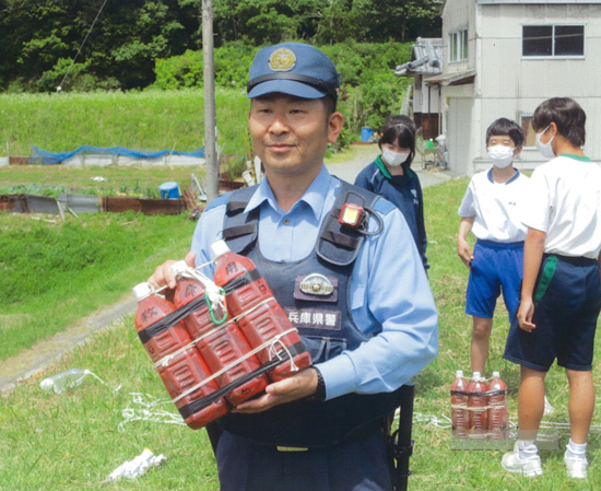 中学生が水難事故の応急用救命代用具を制作　兵庫県相生署の体験活動で